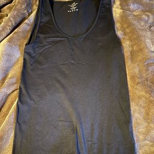 Zenana shape wear tank NWOT